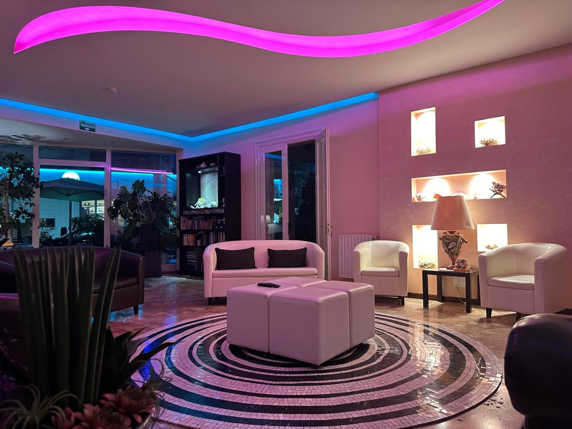 Julia Hotel