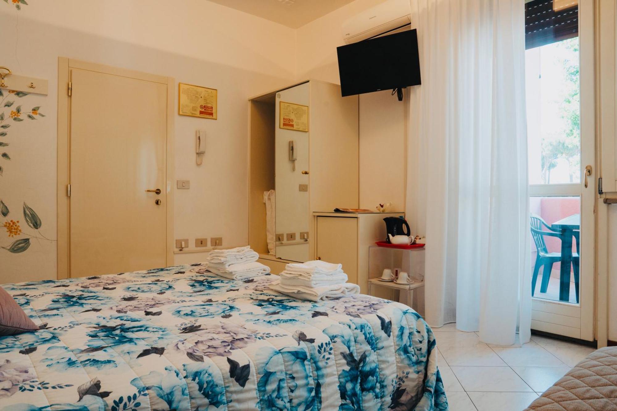 Julia Hotel