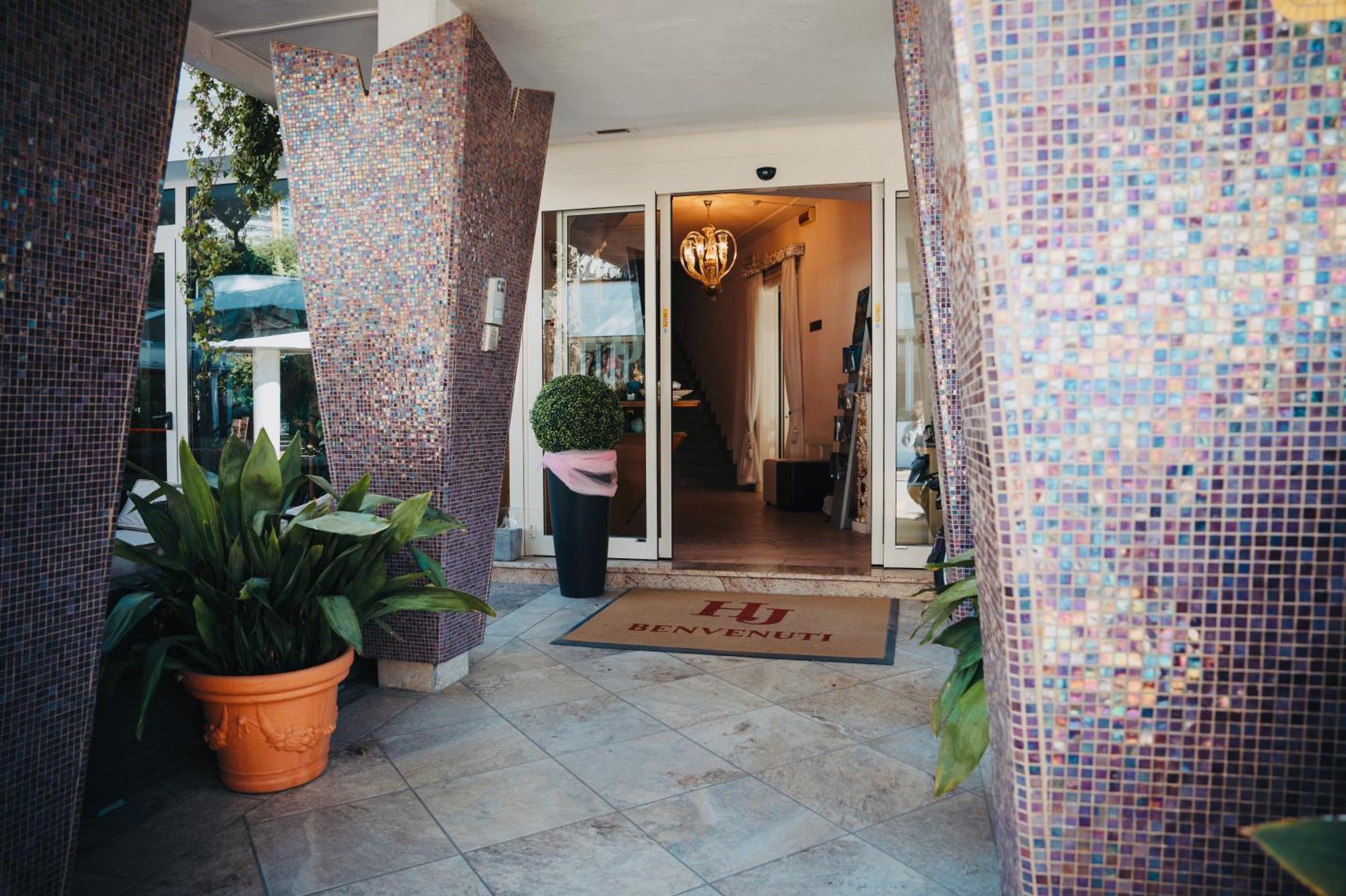 Julia Hotel 3*