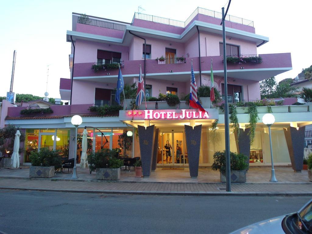 Julia 3*