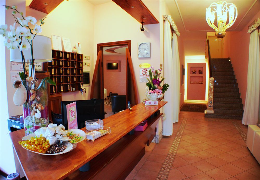 Julia Hotel
